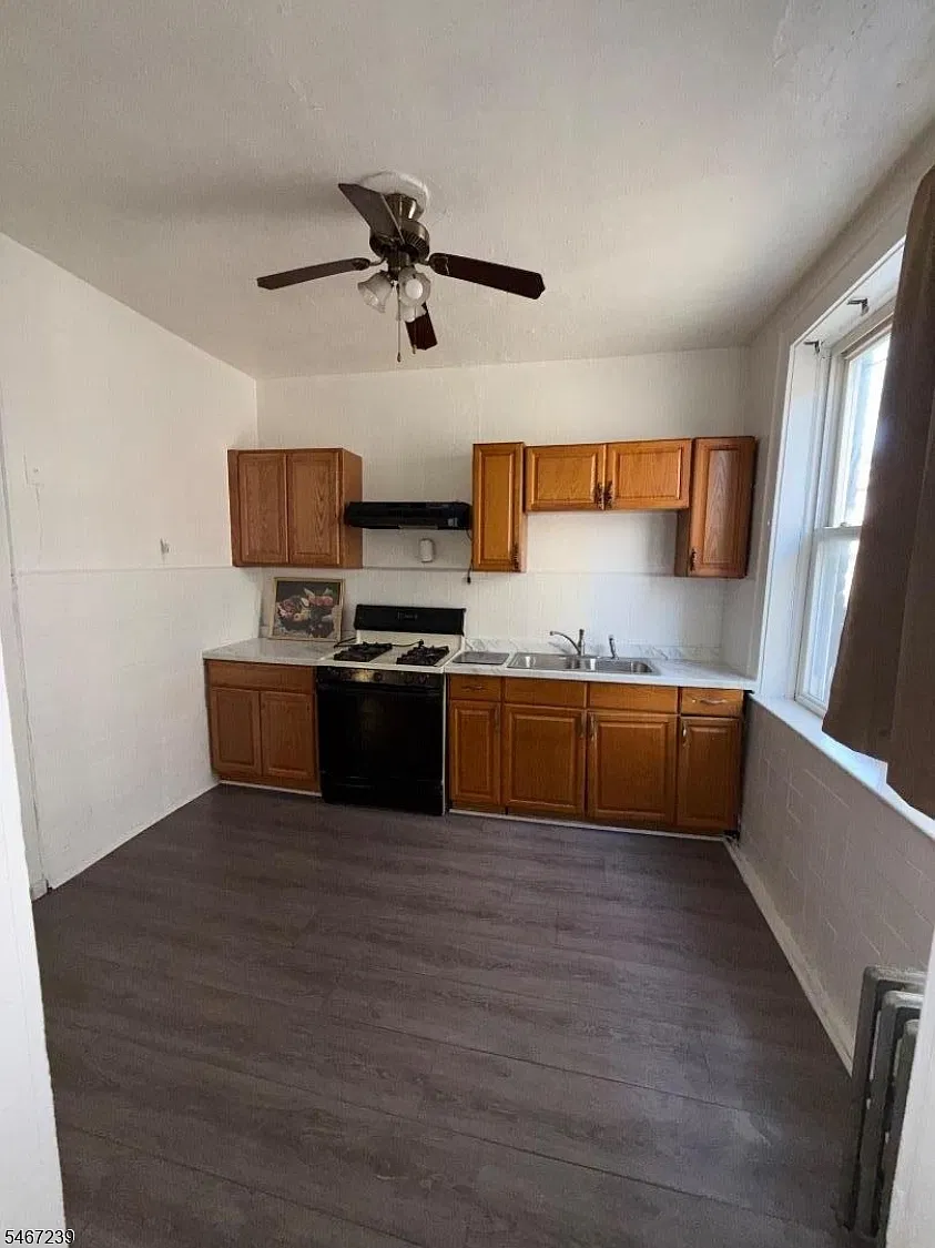 2 bed, 1.0 bath, $2,000 — Photo 1