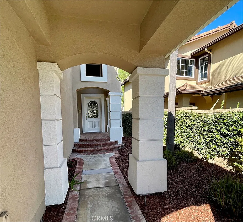 4 bed, 2277 sqft, $5,700 — Photo 4