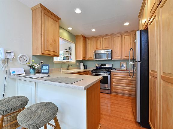 4th image of 271 E Millan St