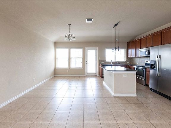 4th image of 5611 Mountain Hollow Dr