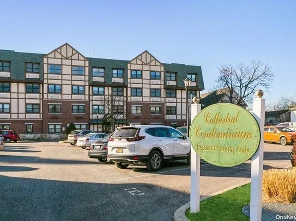 55 Clinton Avenue #207, Rockville Centre, NY 11570