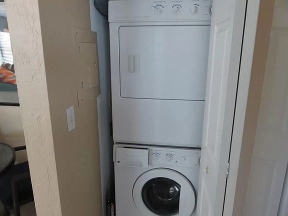 5th image of 2054 Arlington St APT 100