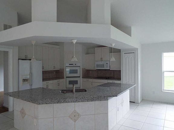 2nd image of 5825 NW Dooley Cir