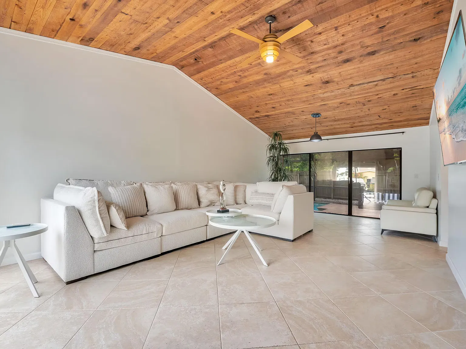 4 bed, 3.0 bath, 2013 sqft, $6,000 — Photo 3