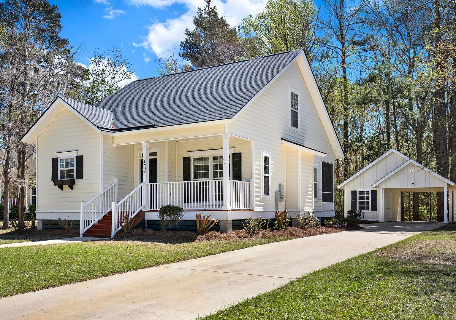 Coastal Cottage in Turtle Hill — Photo 1