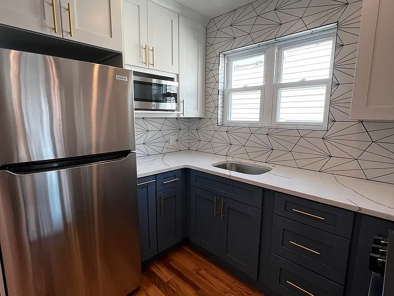 Revere Ave — Photo 4