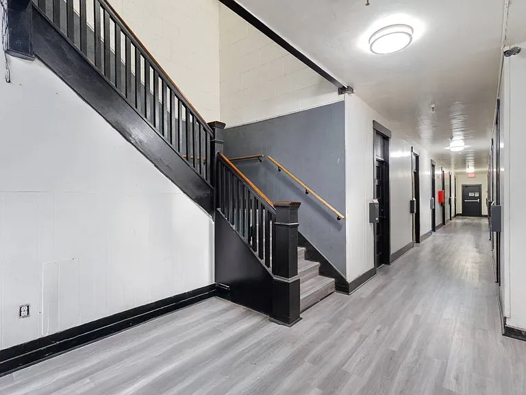 421 Oregon Way #8 — Photo 2