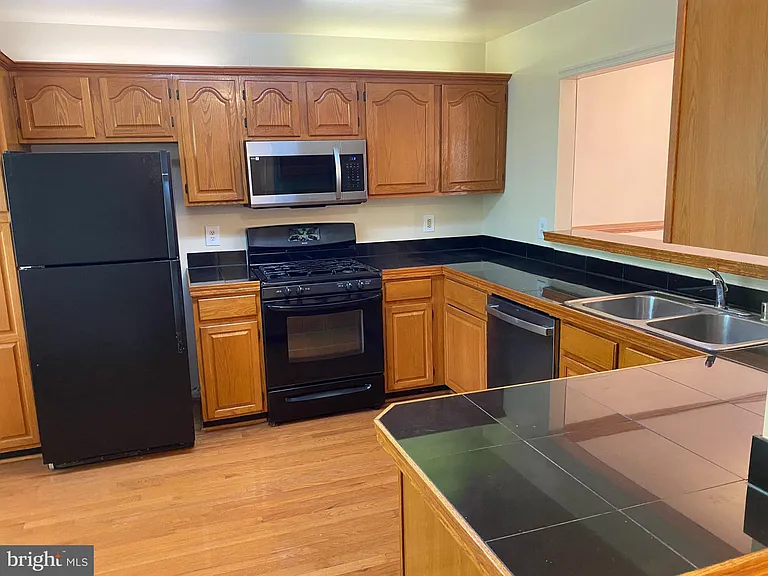 5623 Gresham Ln — Photo 15