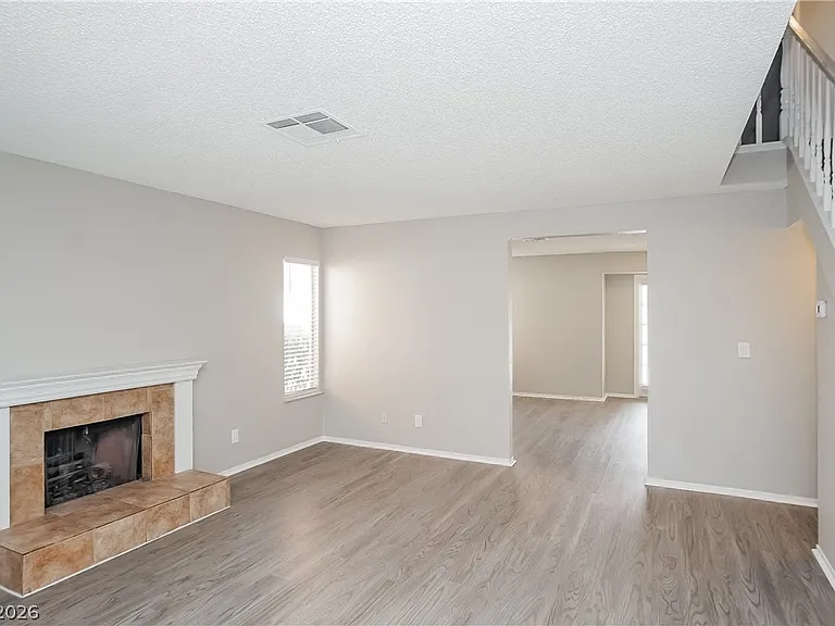378 Tierra St — Photo 3