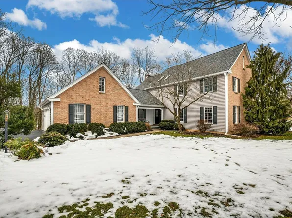 4565 Belmont Dr, Emmaus, PA 18049