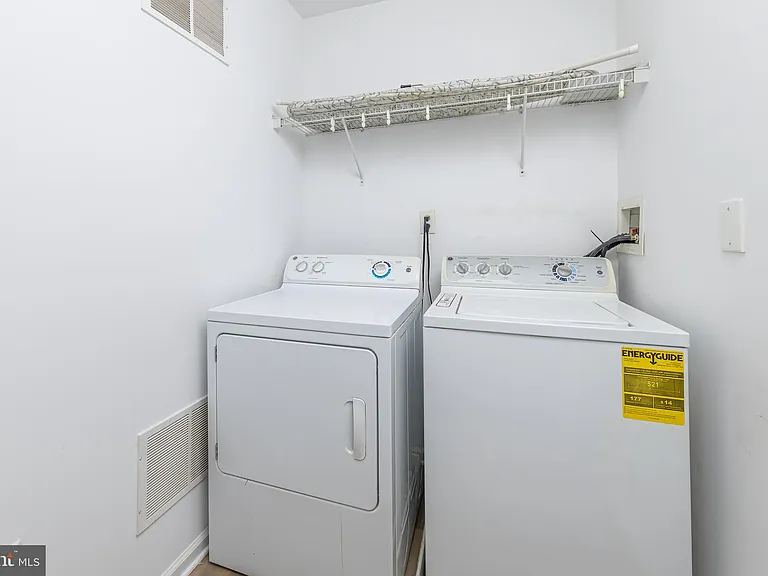 1085 Buckingham Dr — Photo 24