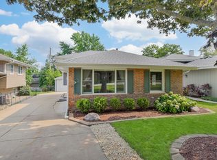 26W421 Harrison Ave, Winfield, IL 60190