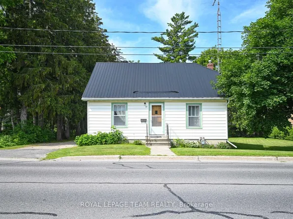 64 Drummond St W, Perth, ON K7H 2K4