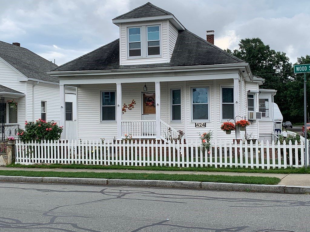 424 Wood St, New Bedford, MA 02745 Zillow