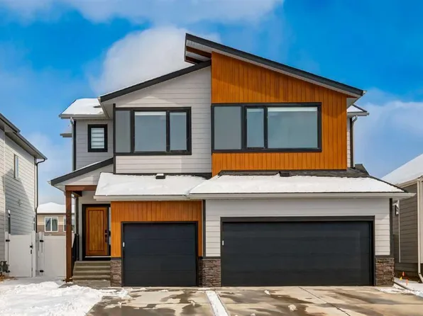 34 Rowmont Line NW, Calgary, AB T3L 0J3