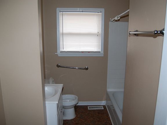 5th image of 11821 E Gateway Dr SE