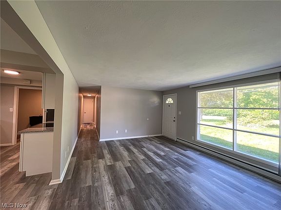 3rd image of 260 Traymore Blvd