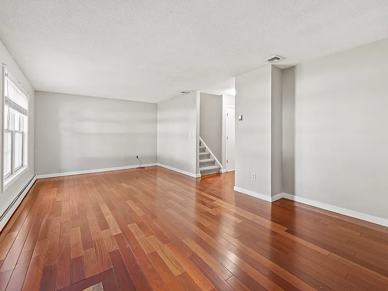 180 Gorman St — Photo 1