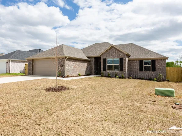 6027 W Mecklin St, Fayetteville, AR 72704