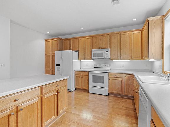 5th image of 8202 Golden Valley Rd