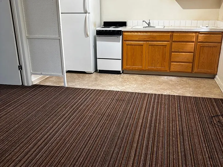 820 W Franklin St — Photo 3