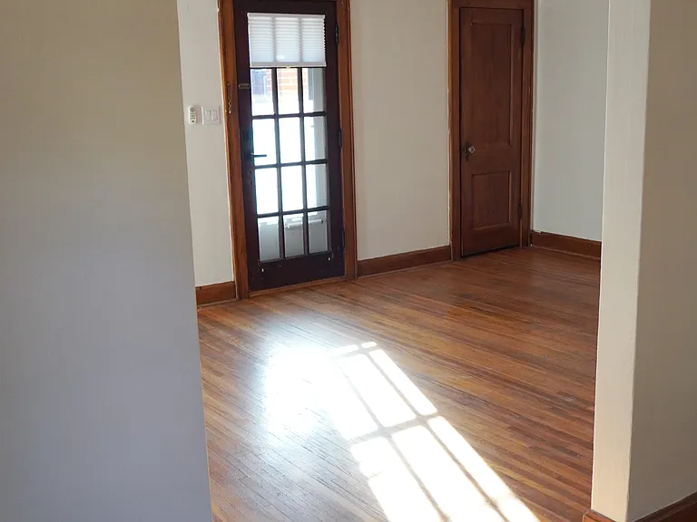 2763 Indianola Ave — Photo 7