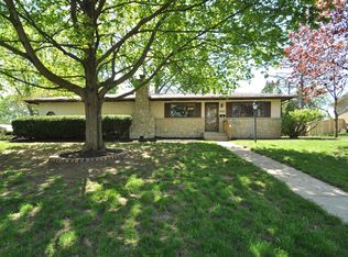 975 Kenway Ct, Columbus, OH 43220