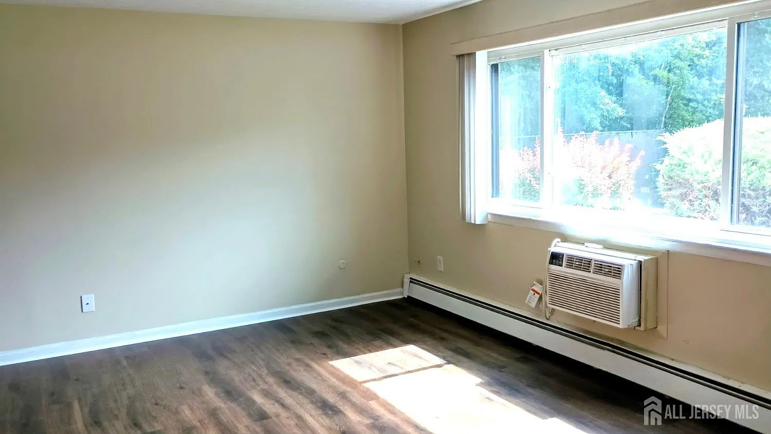 1 bed, 1.0 bath, $2,000 — Photo 2