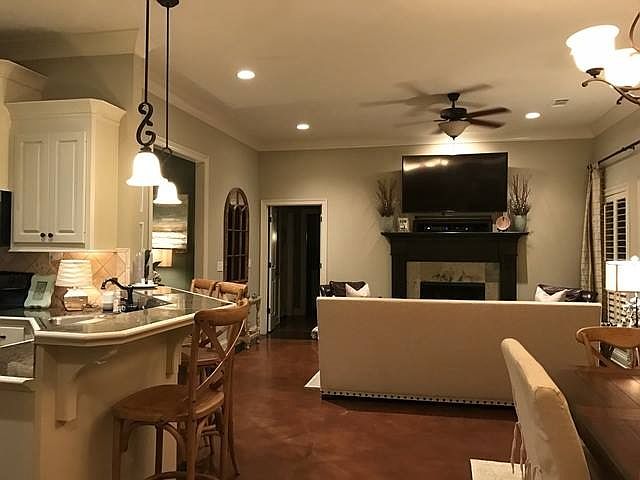 2nd image of 122 Jordan Dr