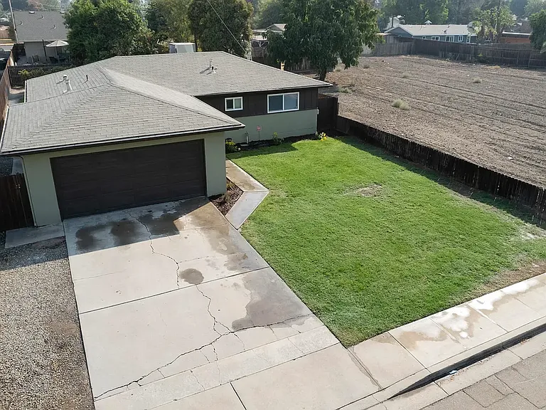4335 W Tulare Ave — Photo 26