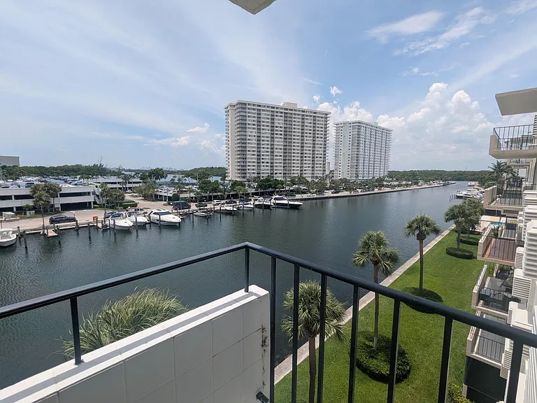 220 Kings Point Dr #501 — Photo 17