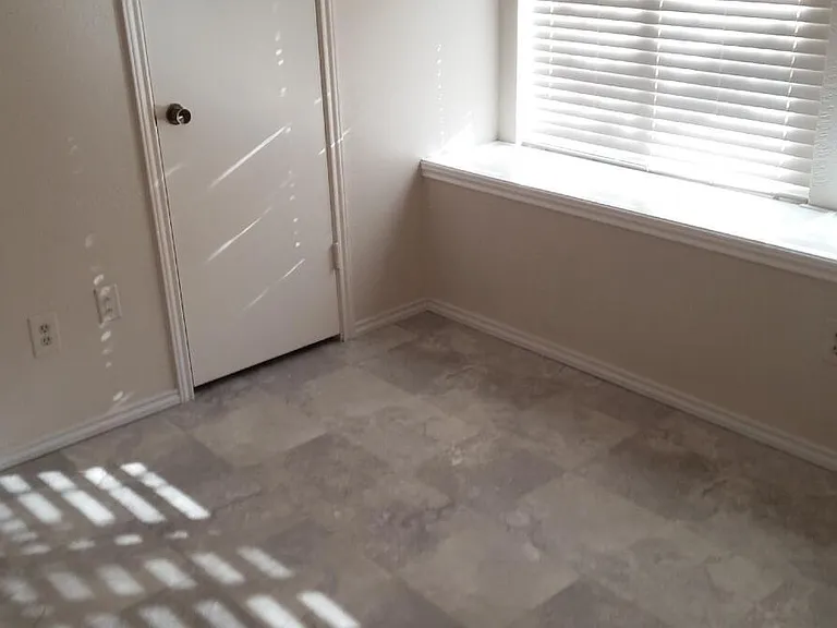 San Saba St — Photo 10