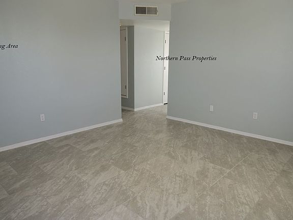 4th image of 2829 Frankfort Ave