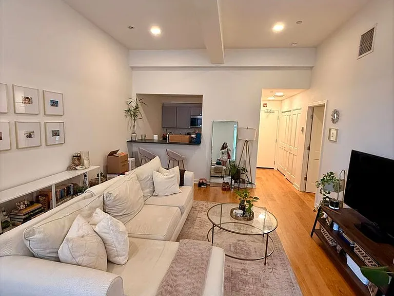 Franklin House Apartments — Photo 41