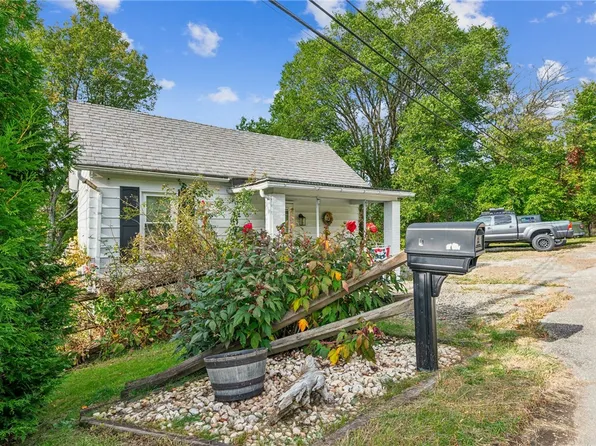 941 E 1st Ave, Derry, PA 15627