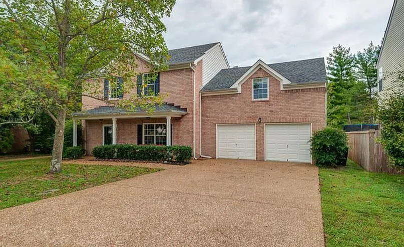 1018 Glastonbury Dr