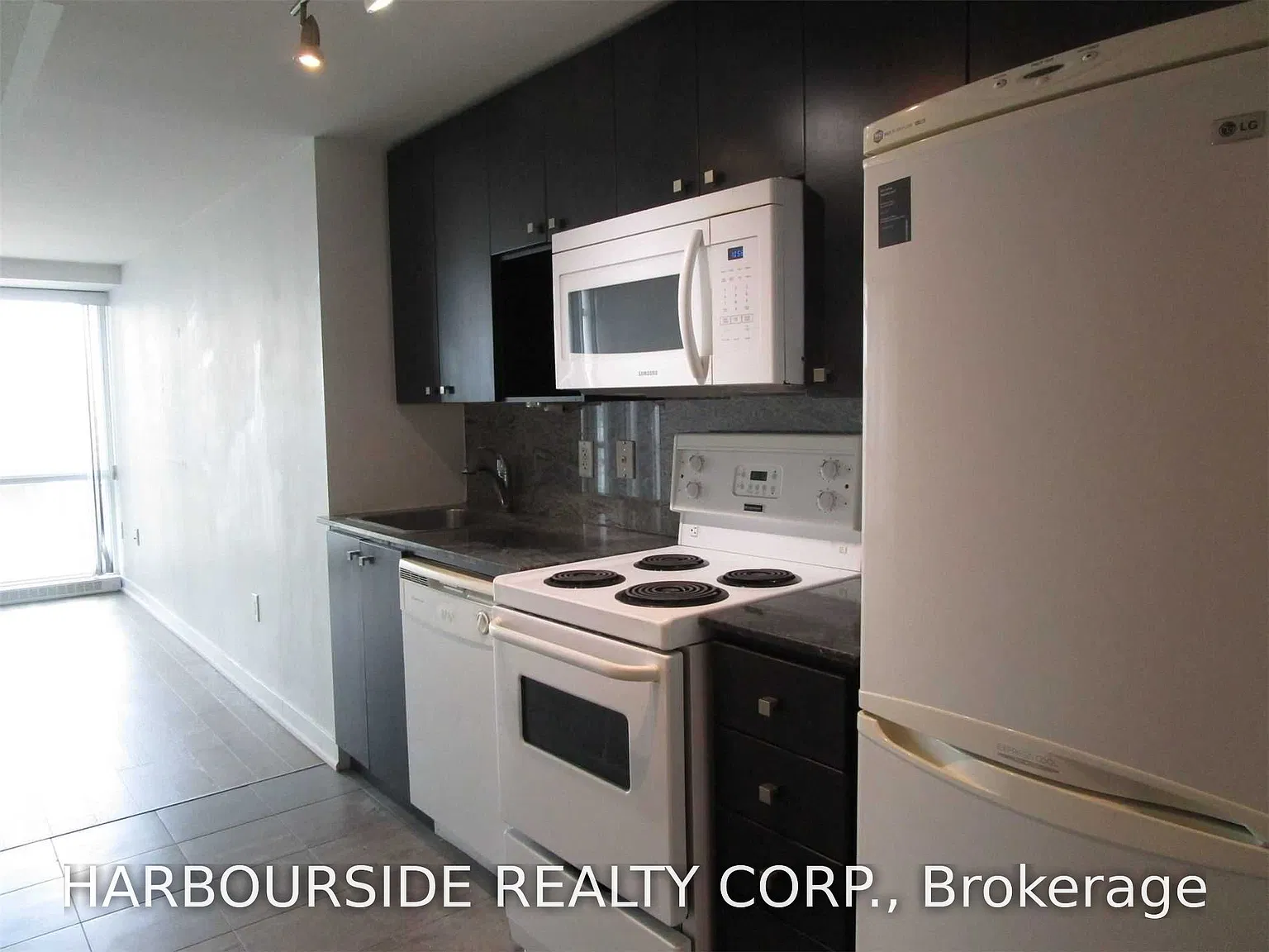 11 Brunel Ct — Photo 3