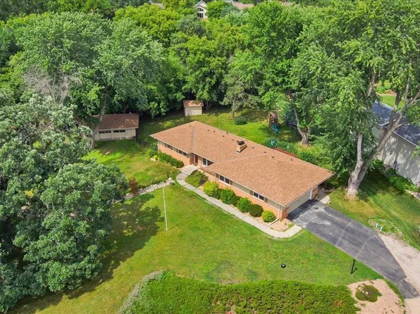 2300 Oakwood Dr, Burnsville, MN 55306