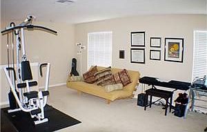 Large bonus room with its own bath and walk-in closet