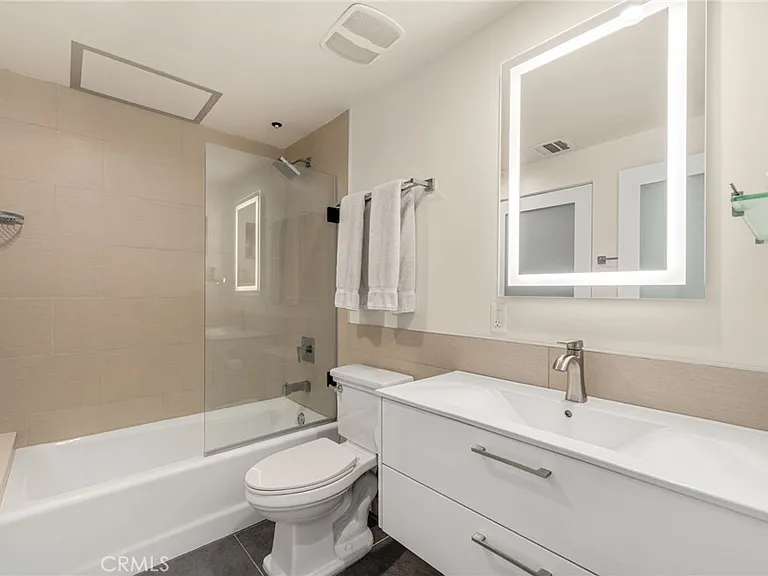 939 S Broadway #1001 — Photo 13