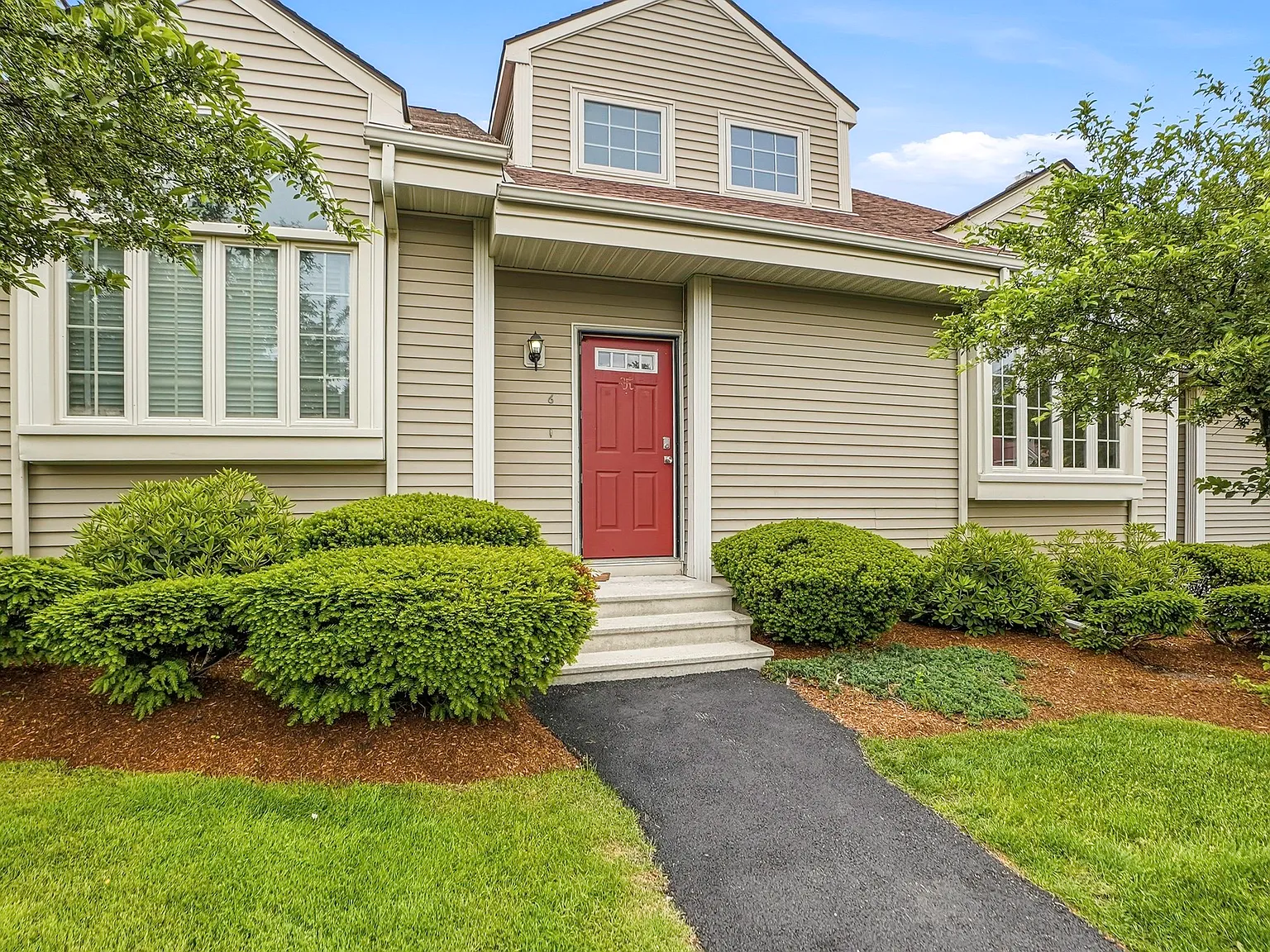 2 bed, 2.5 bath, 2258 sqft, $3,500 — Photo 2