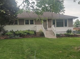 1S535 Stillwell Rd, Oakbrook Ter, IL 60181