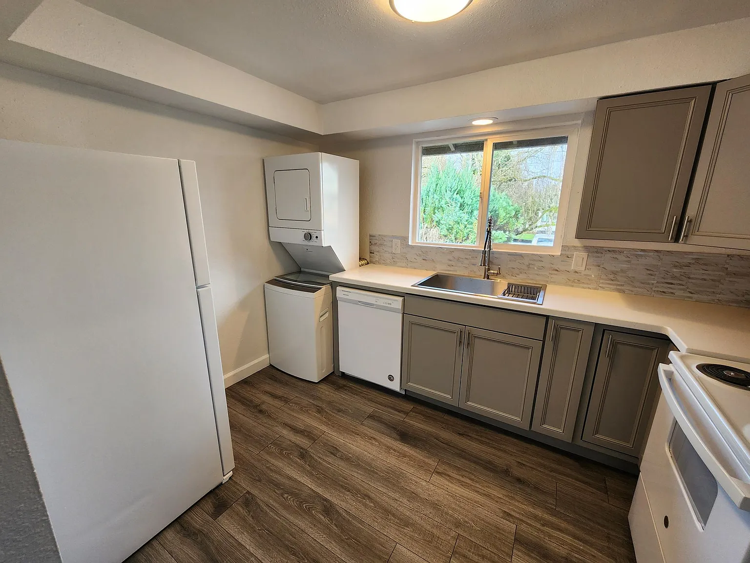 3 bed, 1.5 bath, 1216 sqft, $2,695 — Photo 2
