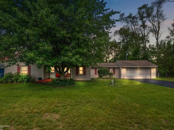 560 Laguna Dr, Wolverine Lake, MI 48390