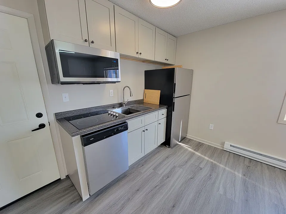 1526 E Superior St #5