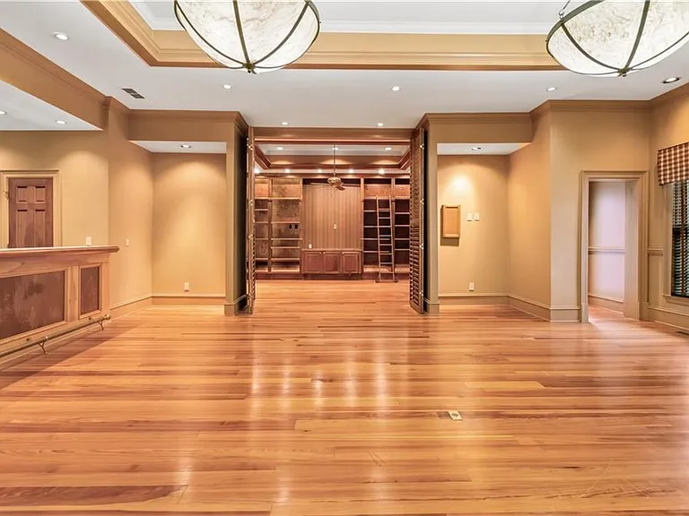 430 W Wesley Rd NW — Photo 35