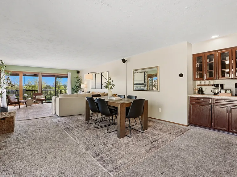 W Cora Ct — Photo 14