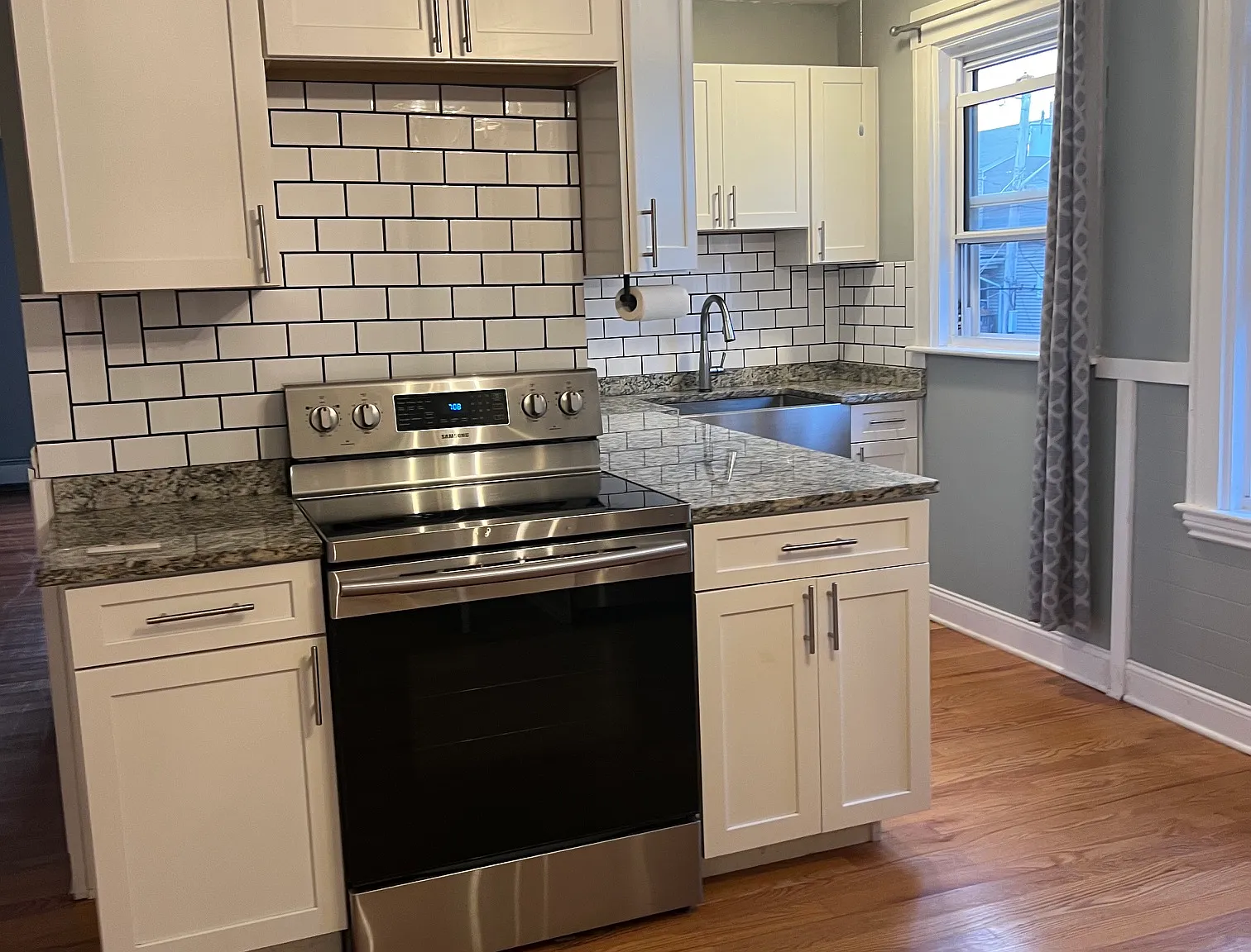 3 bed, 1000 sqft, $2,800 — Photo 3