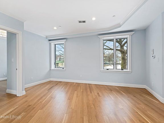 2nd image of 423 Greenwood Ave #2R