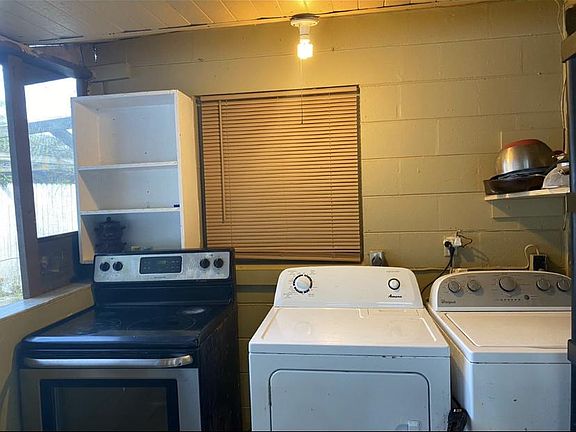 3rd image of 885 Christy Dr